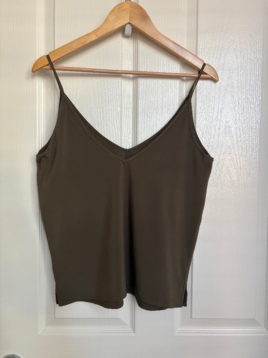 Vuori Tops - Vuori Villa Cami V-Neck Performance Stretch Tank Top Size XS NWOT